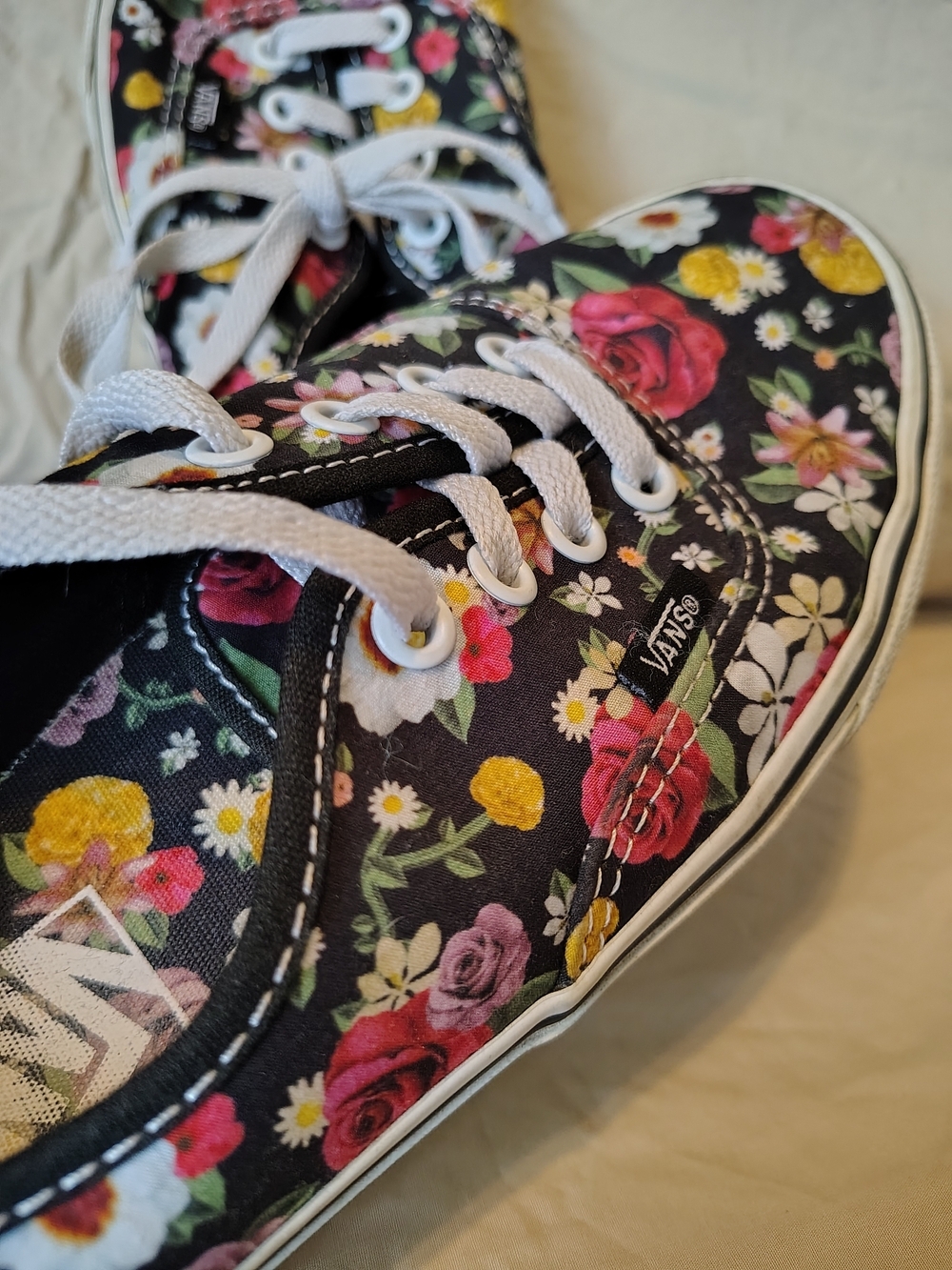 Vans Authentic Lux Floral Canvas Low-Top Sneakers Black & Multicolor Flowers